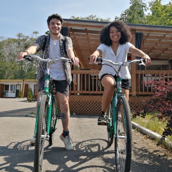 couple on rental bikes on ile dorelans